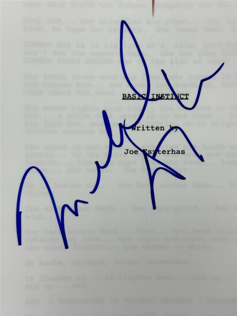 Michael Douglas signed Basic Instinct Script autograph (B) ~ Beckett BAS