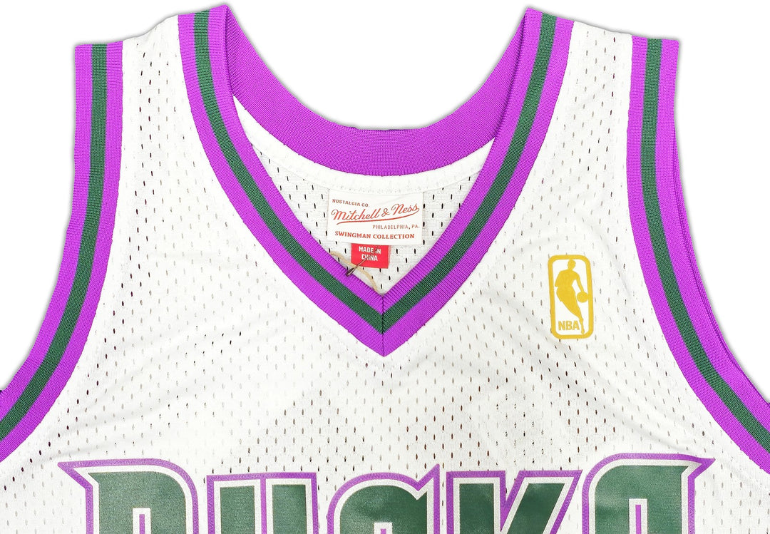Bucks Ray Allen Auto White Auth Mitchell Ness 96-97 Swingman Jersey L BAS
