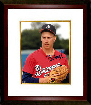 Steve Avery signed Atlanta Braves 8x10 Photo Custom Framed (red jersey close up)