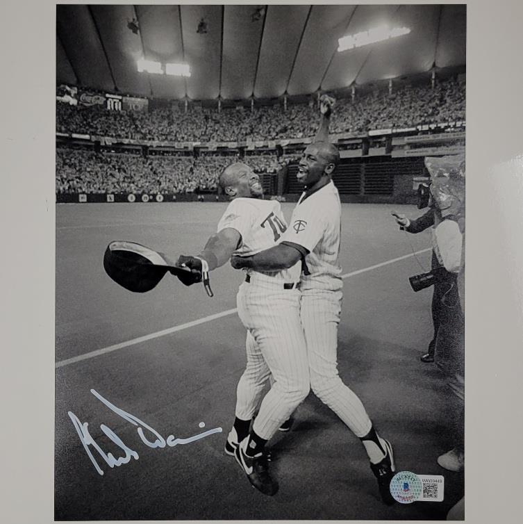 Chili Davis signed Twins 8x10 photo #2 autograph (A) ~ BAS Beckett Witness Holo