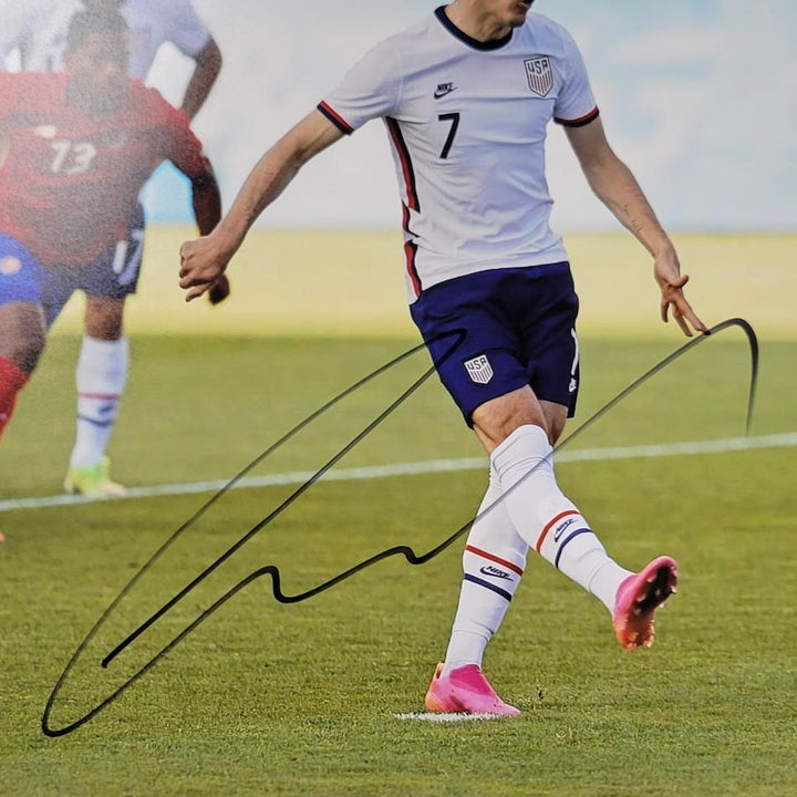 Giovanni Reyna signed USMNT Team USA 11x14 photo autograph ~ Beckett BAS