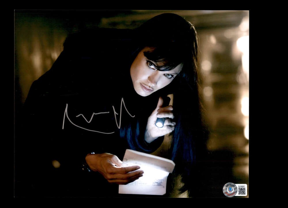 Angelina Jolie Beckett BAS Signed 8x10 Photo Autograph