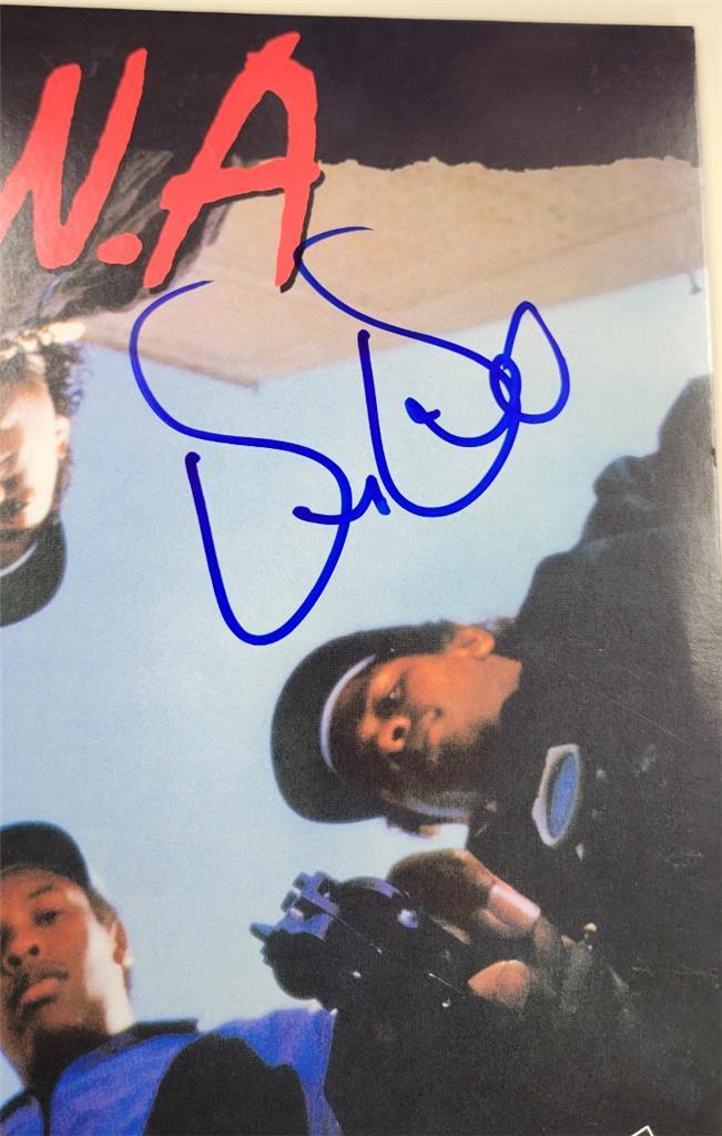 Dr. Dre signed N.W.A "Straight Outta Compton" vinyl record album cover LP JSA