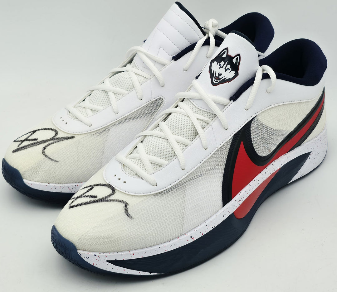 Giannis Auto 2024 (PE) Promo UConn Nike Zoom Freak 6 Game Shoes Size 17 Beckett