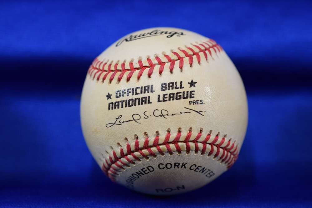 Johnny Bench Upper Deck COA Autograph National League ONL Signed Baseball HOF 89