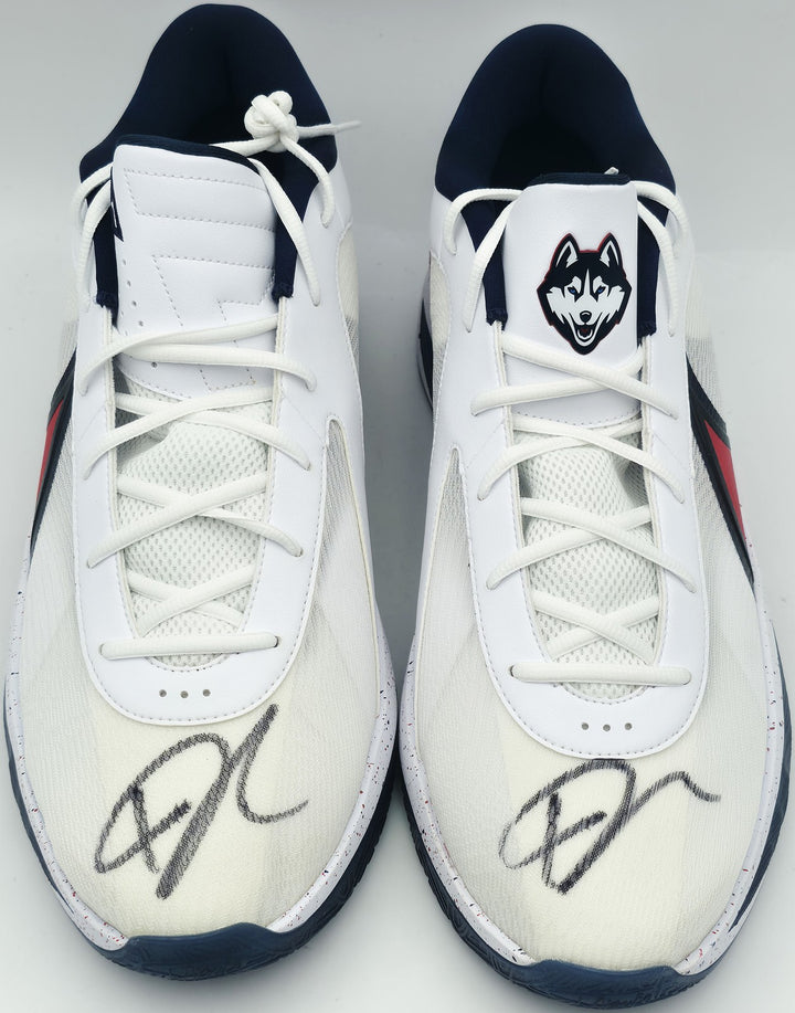 Giannis Auto 2024 (PE) Promo UConn Nike Zoom Freak 6 Game Shoes Size 17 Beckett