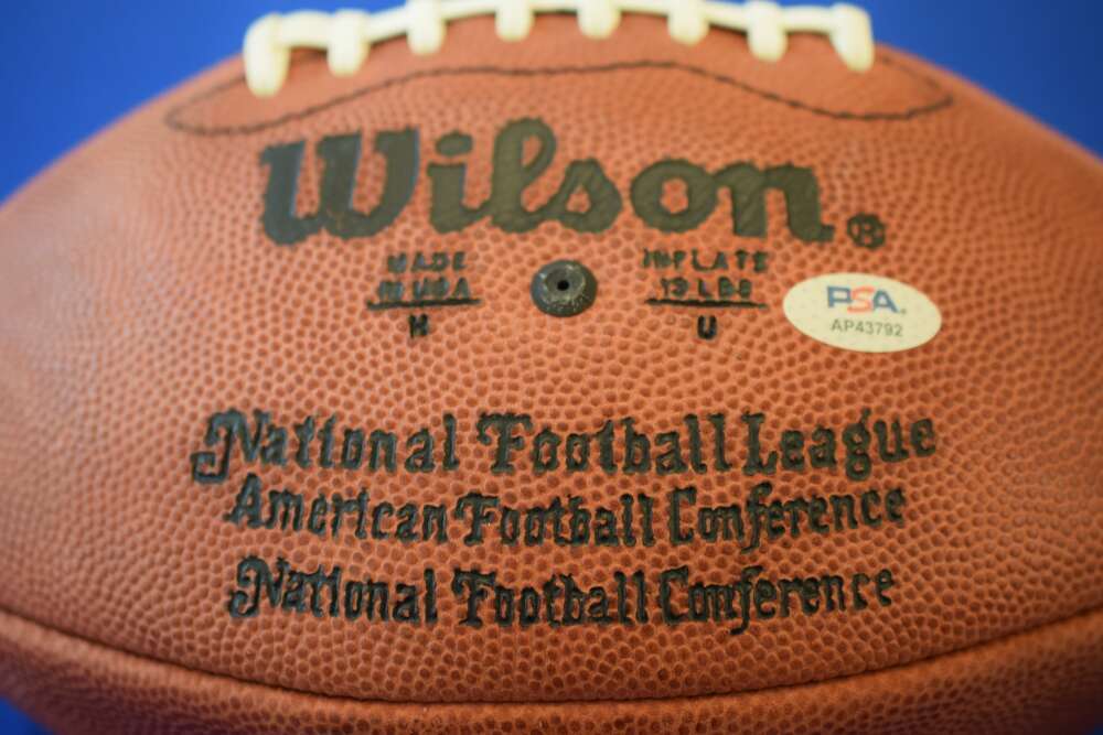 Y.A. Tittle PSA DNA Autograph Official NFL Signed Football HOF 1971