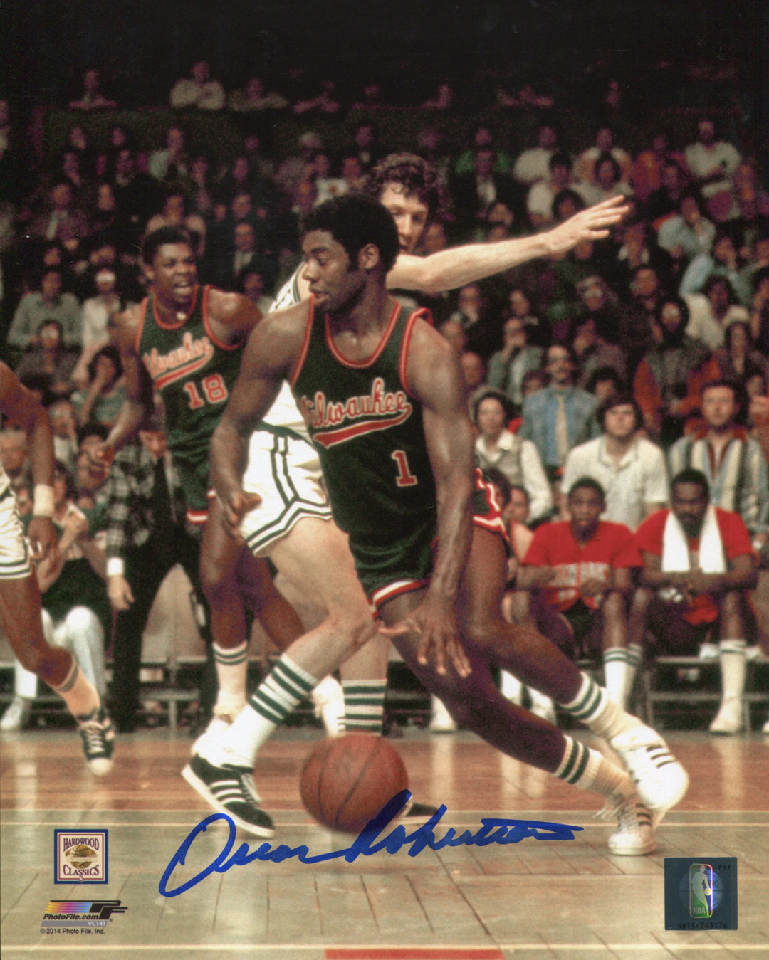 Oscar Robertson Autographed Milwaukee Bucks 8x10 Basketball Photo