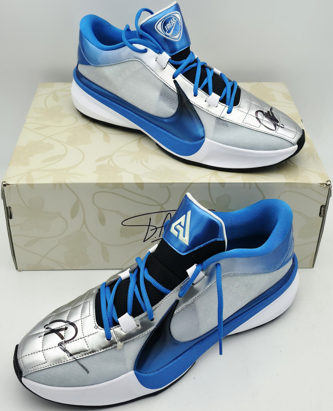 Giannis Antetokounmpo Auto Signed Nike Zoom Freak 5 Shoes Bucks Size 17 Beckett