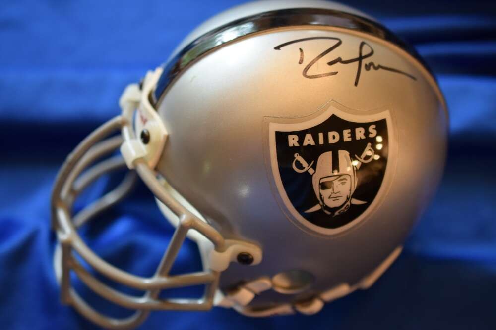 Randy Moss Beckett BAS Autograph Mini Helmet Signed Raiders