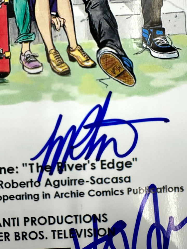 Riverdale cast signed Script Apa/ Lili Reinhart / Sprouse autograph Beckett BAS