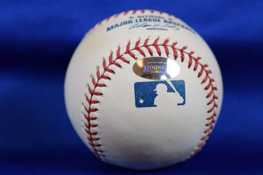 Pete Rose Mounted Memories COA Autograph Major League Signed Baseball 4256