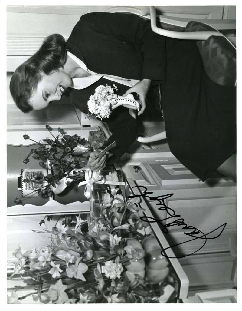 Janet Leigh Psa Dna Coa Hand Signed 8x10 Photo Autograph Authentic
