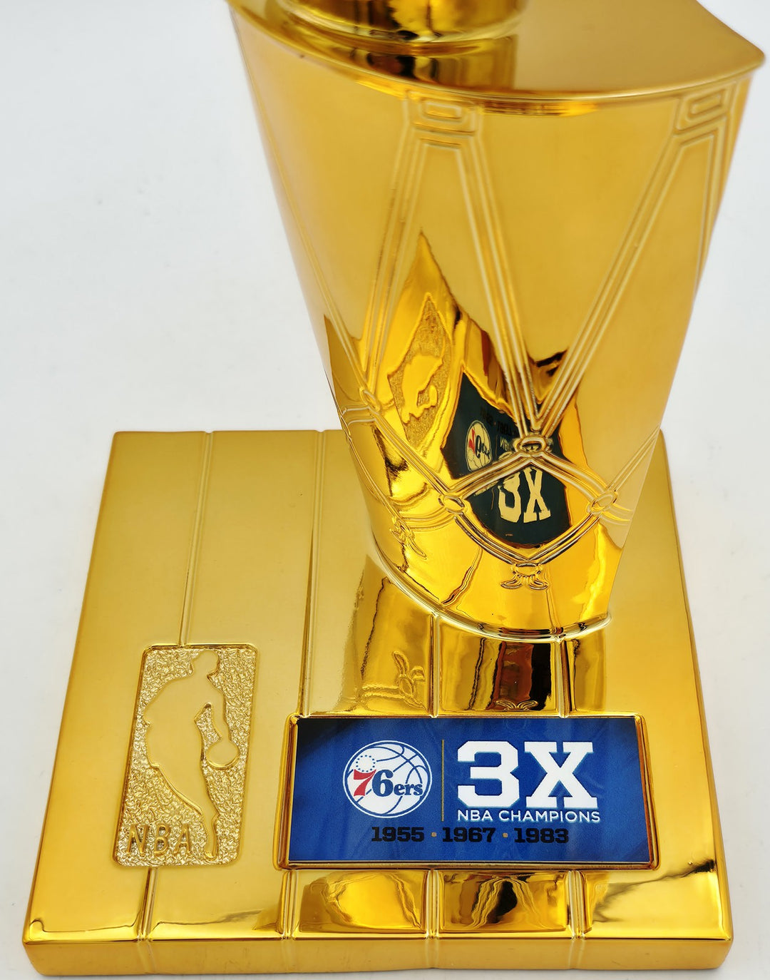Julius "Dr. J" Erving Auto 76ers NBA Champions Mini Trophy Fanatics Beckett Wit