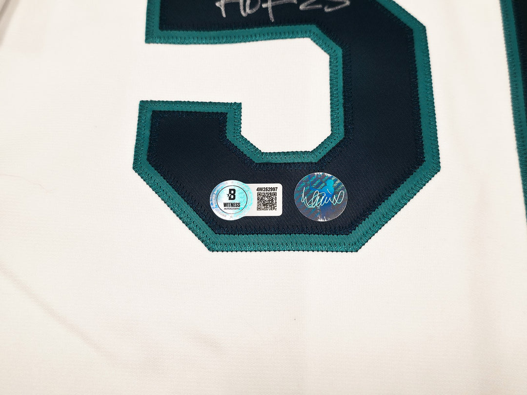 Mariners Ichiro Suzuki Auto White M&N Cooperstown 2001 Rookie Jersey 52 HOF 25