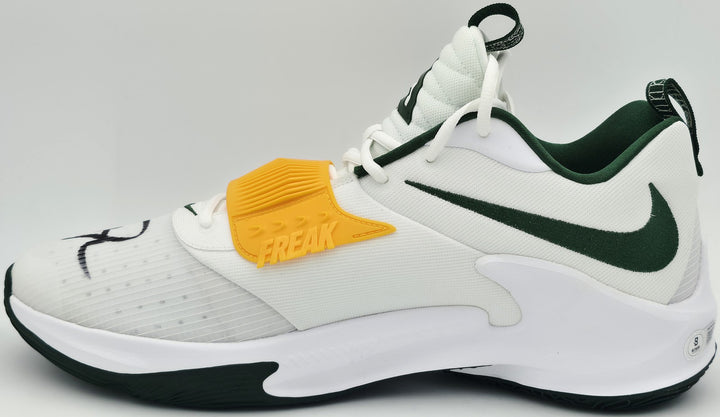 Giannis Auto 2021 (PE) Promo Baylor Nike Zoom Freak 3 Game Shoes Size 16 Beckett