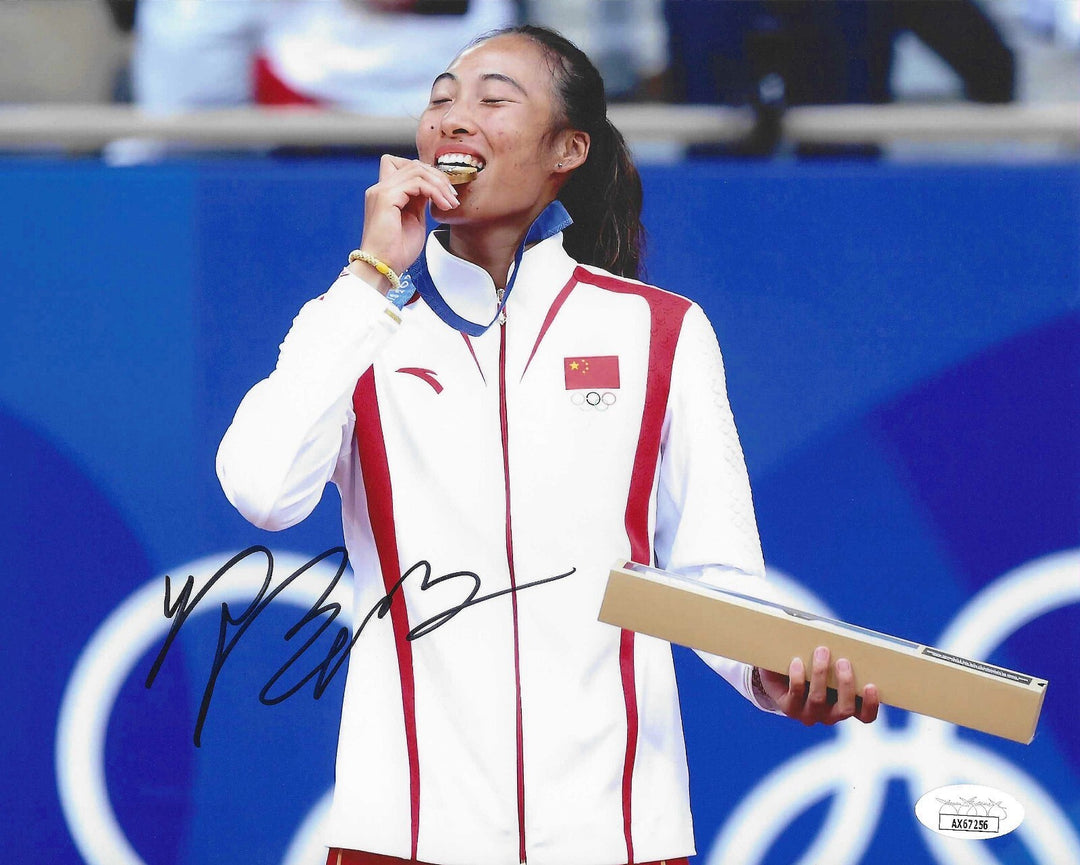 QINWEN ZHENG SIGNED AUTOGRAPHED 8X10 PHOTO 2024 OLYMPICS GOLD MEDAL CHINA JSA F
