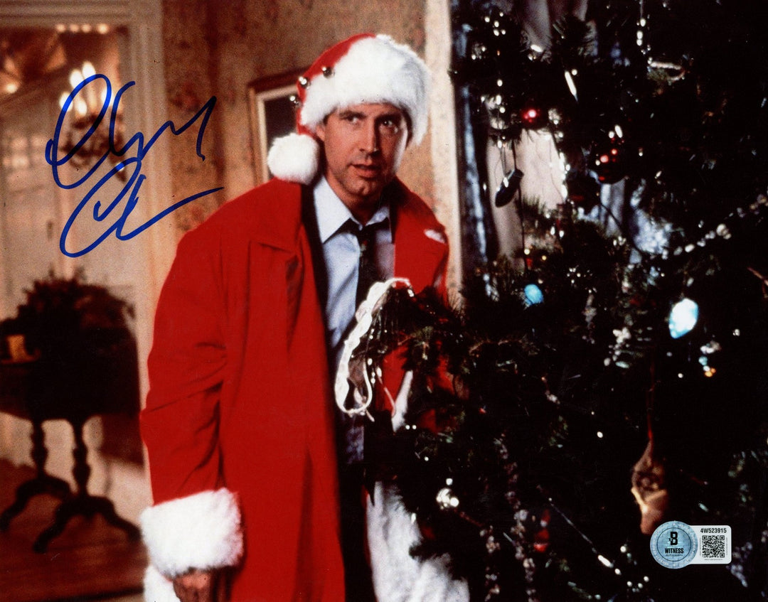 Chevy Chase Autographed/Signed Christmas Vacation 8x10 Photo Beckett 56486