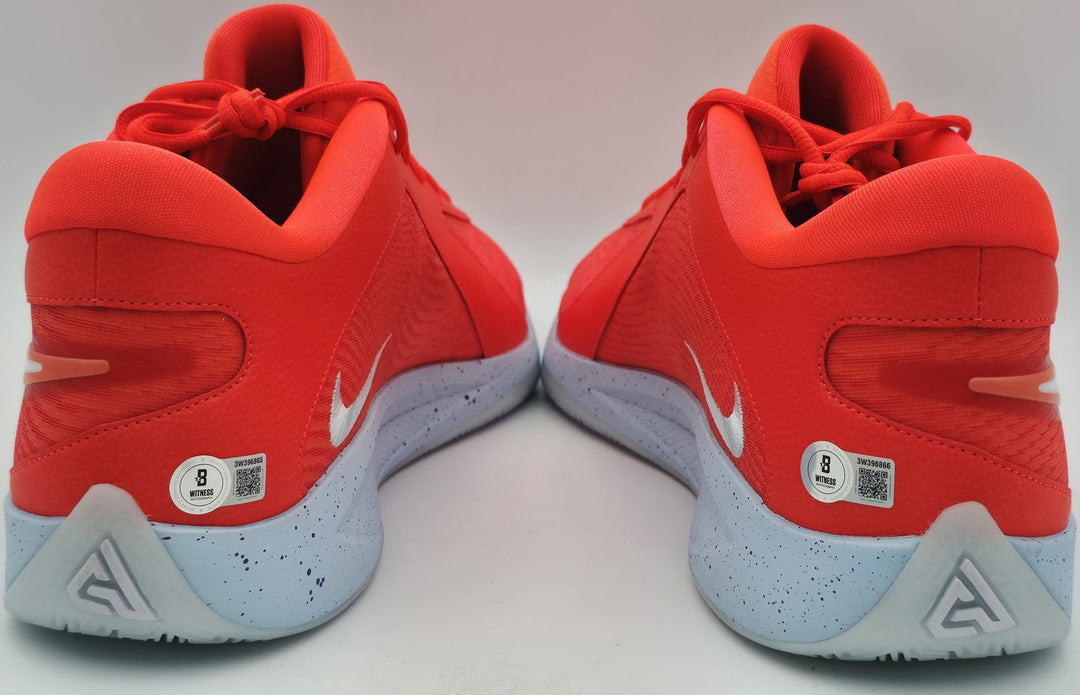 Giannis Auto 2024 (PE) Promo Nike Zoom Freak 6 Game Shoes Bucks Size 17 Beckett