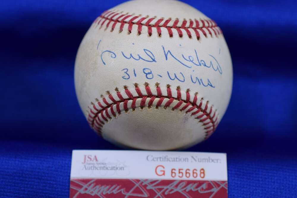 Phil Niekro JSA COA Autograph National League ONL Signed Baseball 318 Wins