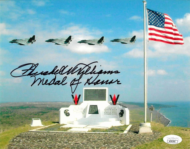 Hershel W. Williams signed WWII Memorial on Mt Suribachi 8x10 Photo- JSA