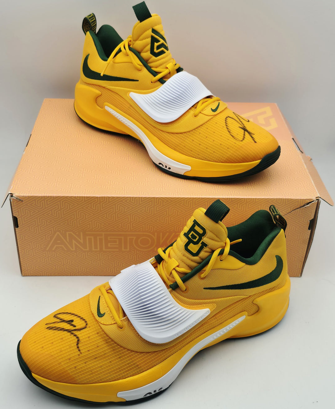 Giannis Auto 2021 (PE) Promo Baylor Nike Zoom Freak 3 Game Shoes Size 17 Beckett