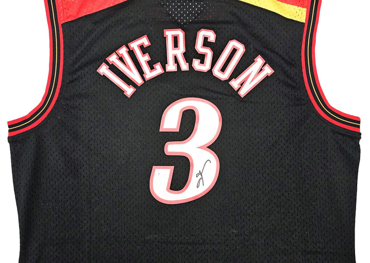 76ers Allen Iverson Auto Black AUTH Mitchell Ness 06 HWC Swingman Jersey L BAS