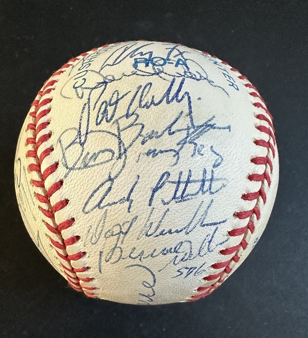 1996 Yankees World Series Team Signed Baseball Derek Jeter Rivera 33 Auto Psa