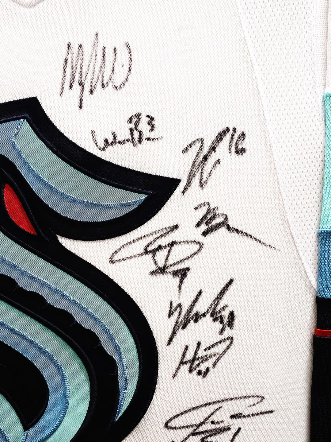 Kraken 2021-22 Inaugural Signed Framed White Adidas Jersey 24 Sigs Fanatics Holo