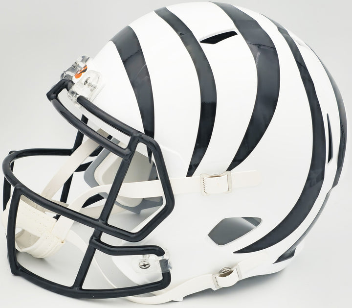 Ja'Marr Chase Auto Bengals White 2022 Alternate FS Replica Helmet Beckett