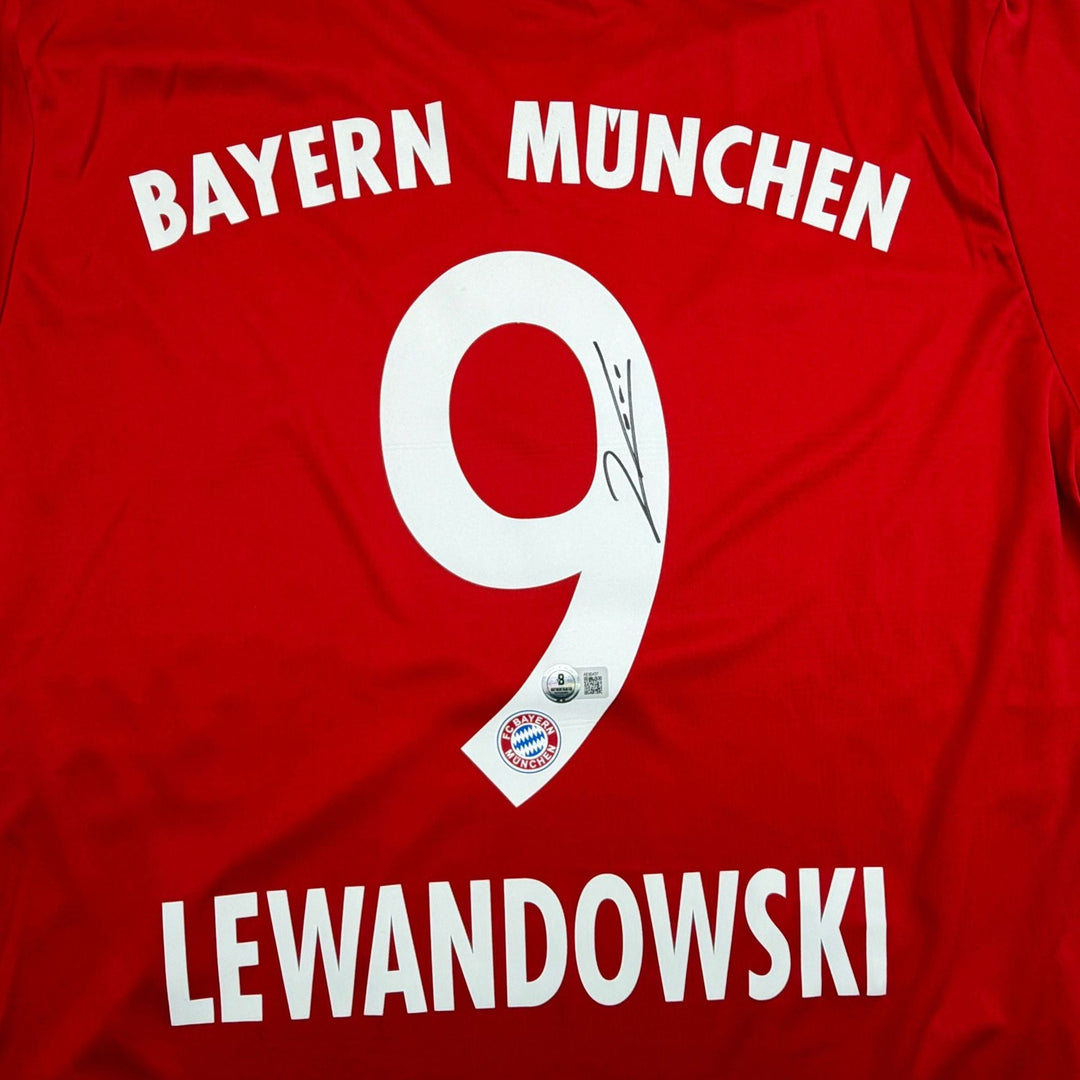 Autographed/Signed Robert Lewandowski Bayern Munich Red Jersey Beckett BAS COA