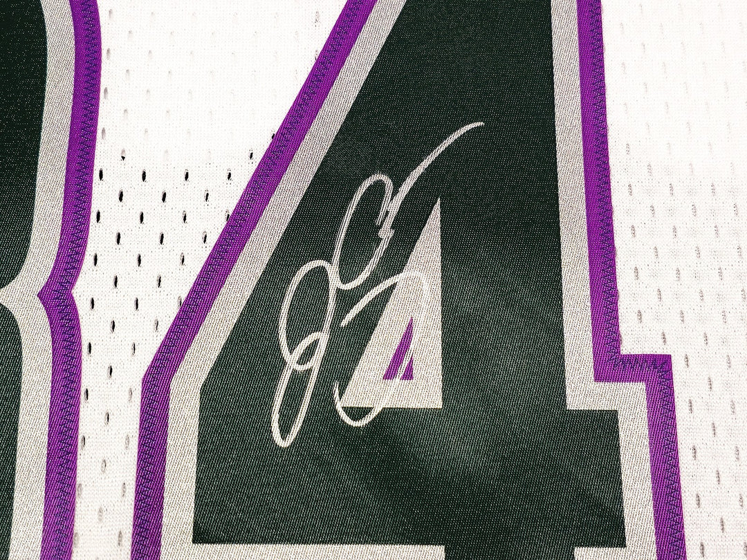 Bucks Ray Allen Auto White Auth Mitchell Ness 96-97 Swingman Jersey XL BAS