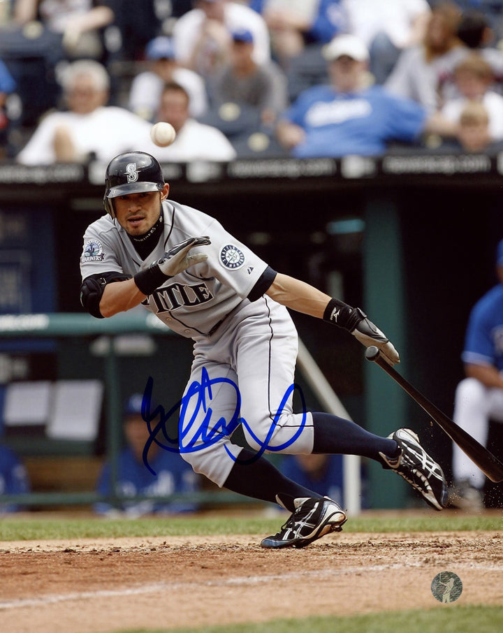 Ichiro Suzuki Autographed Signed 8x10 Photo Seattle Mariners Hitting IS Holo