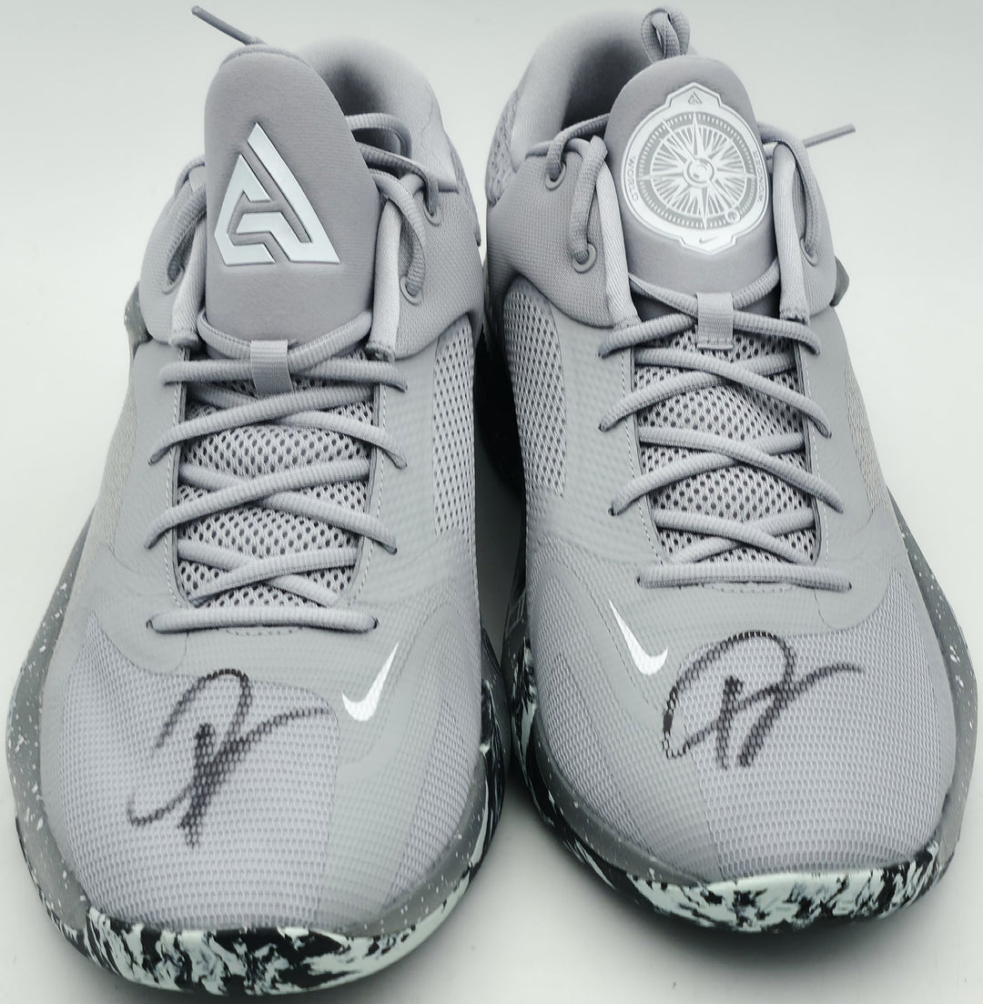 Giannis Antetokounmpo Auto Grey Nike Zoom Freak 4 Shoes Bucks Size 16 Beckett