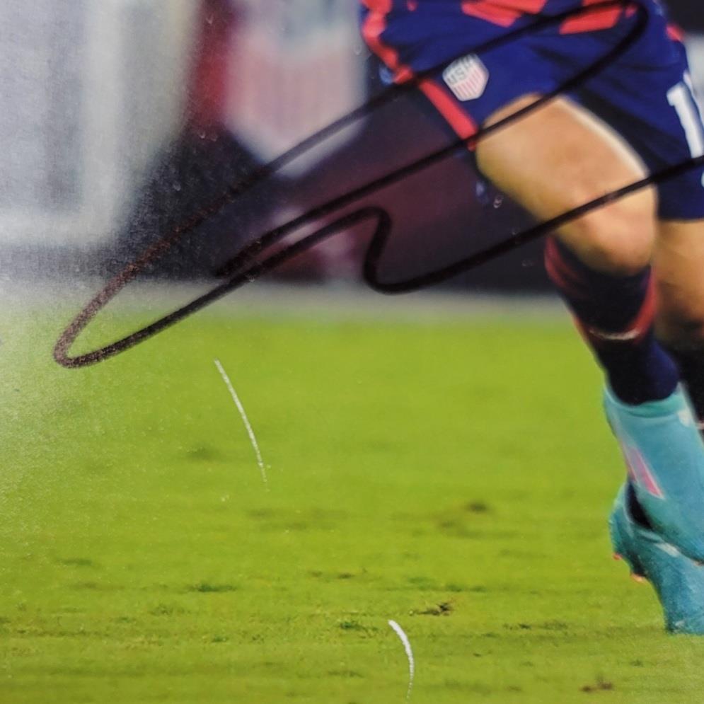 Giovanni Reyna signed USMNT Team USA 8x10 photo autograph ~ Beckett BAS