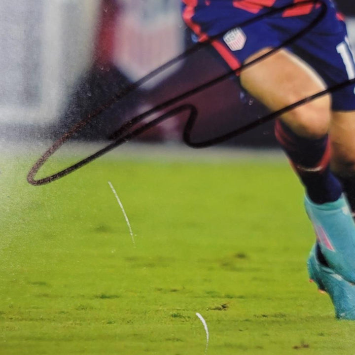 Giovanni Reyna signed USMNT Team USA 8x10 photo autograph ~ Beckett BAS