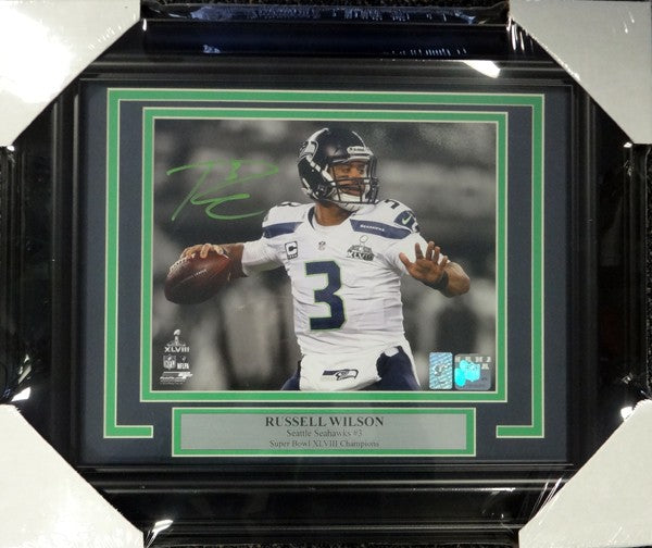 Russell Wilson Signed Framed 8x10 Photo Seattle Seahawks Super Bowl RW Holo