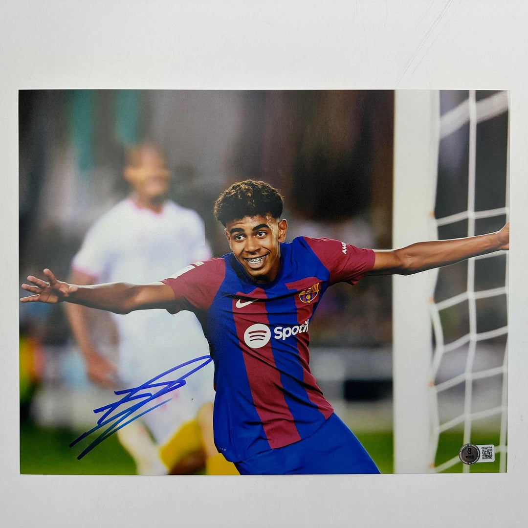 Autographed/Signed Lamine Yamal FC Barcelona 11x14 Photo Beckett BAS COA