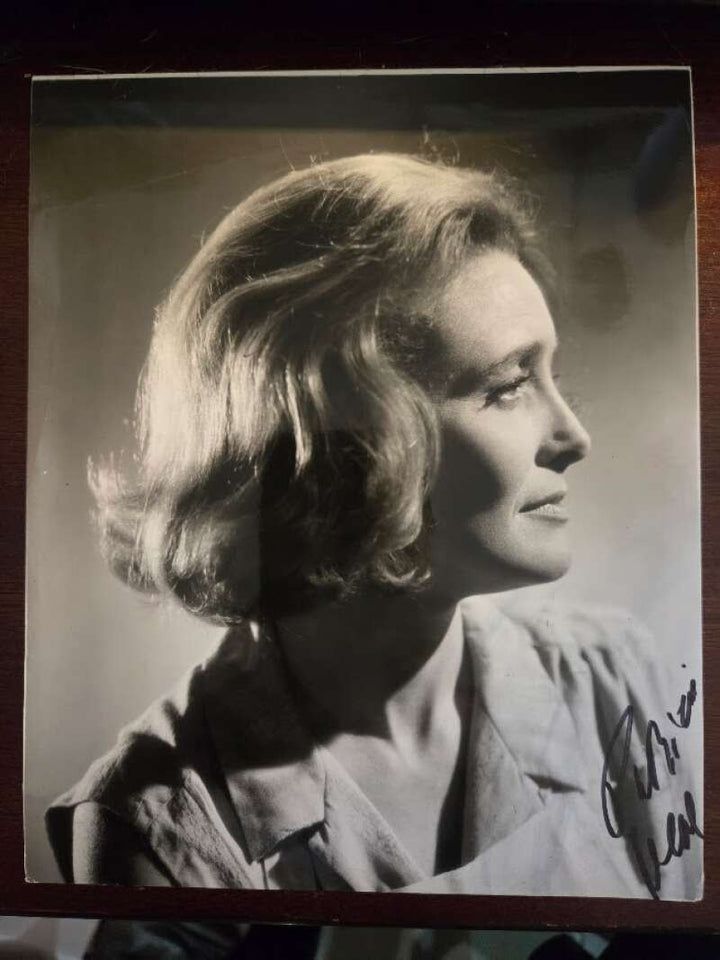 Patricia Neal JSA Loa Signed 8x10 Photo Autograph