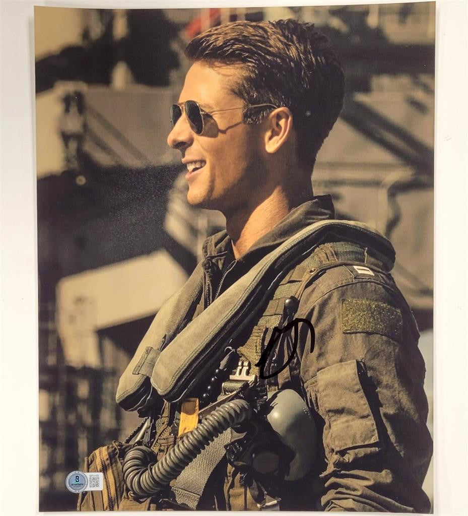 Glen Powell signed Top Gun Maverick 11x14 photo autograph (A) ~ Beckett BAS