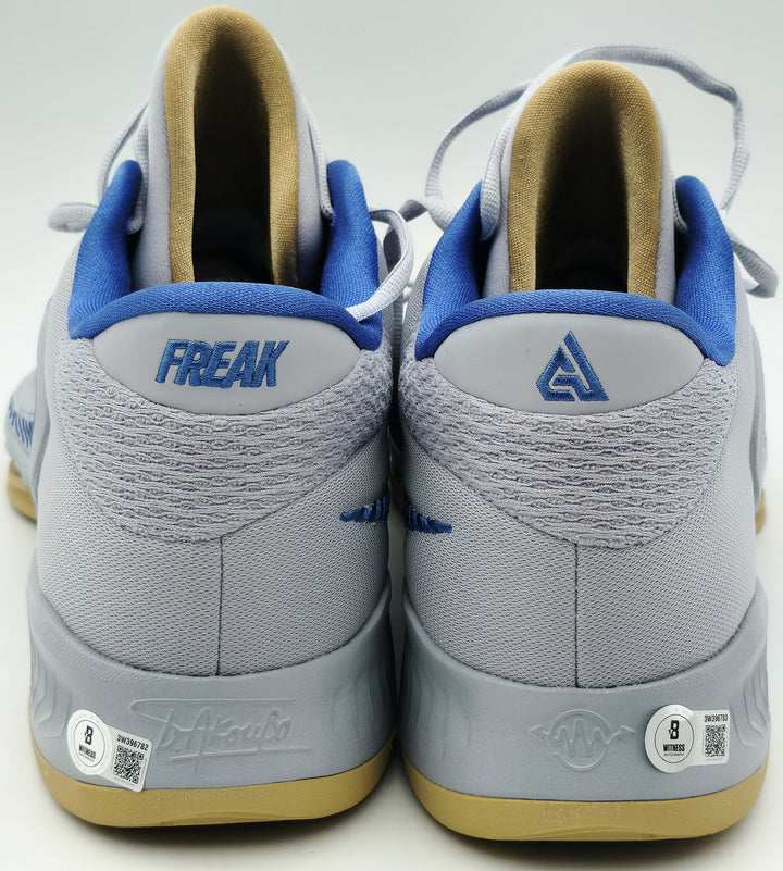 Giannis Auto 2022 (PE) Promo Duke Nike Zoom Freak 4 Game Shoes Size 16 Beckett