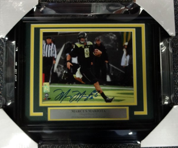 Marcus Mariota Signed Framed 8x10 Photo Oregon Ducks MM Holo