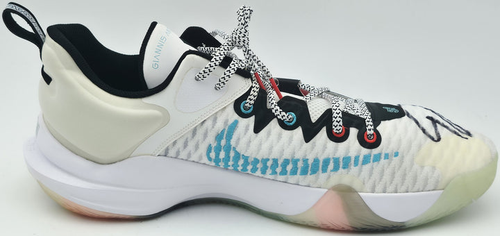 Giannis Antetokounmpo Auto Signed Nike Immortality 3 Shoes Bucks Size 17 Beckett