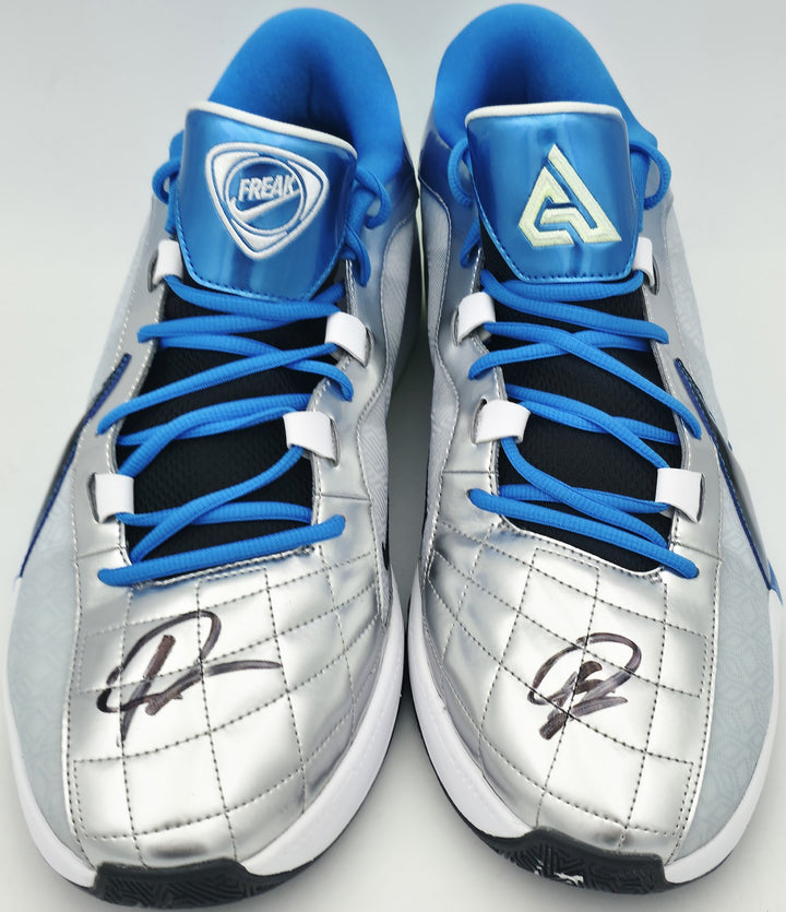 Giannis Signed 2023 PE Promo Nike Zoom Freak 5 Shoes Size 17 BAS Witness