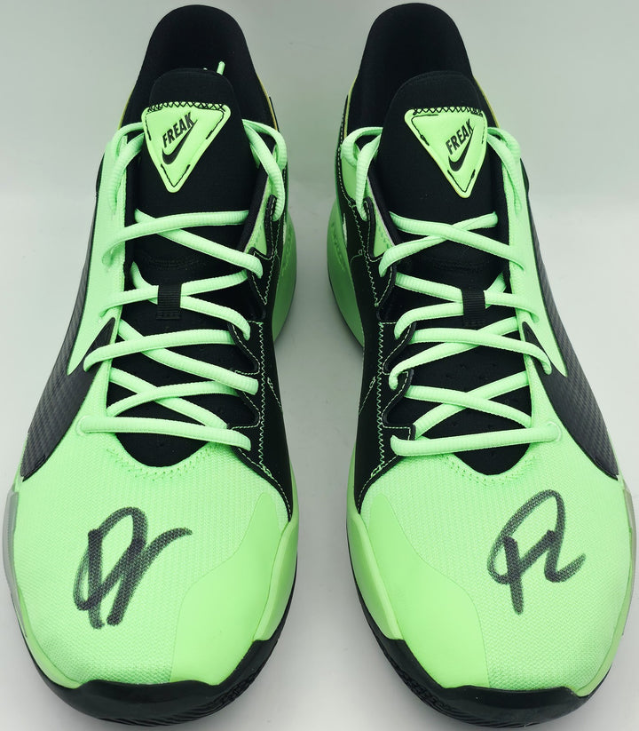 Giannis Auto 2021 (PE) Promo Nike Zoom Freak 2 Game Shoes Bucks Size 17 Beckett