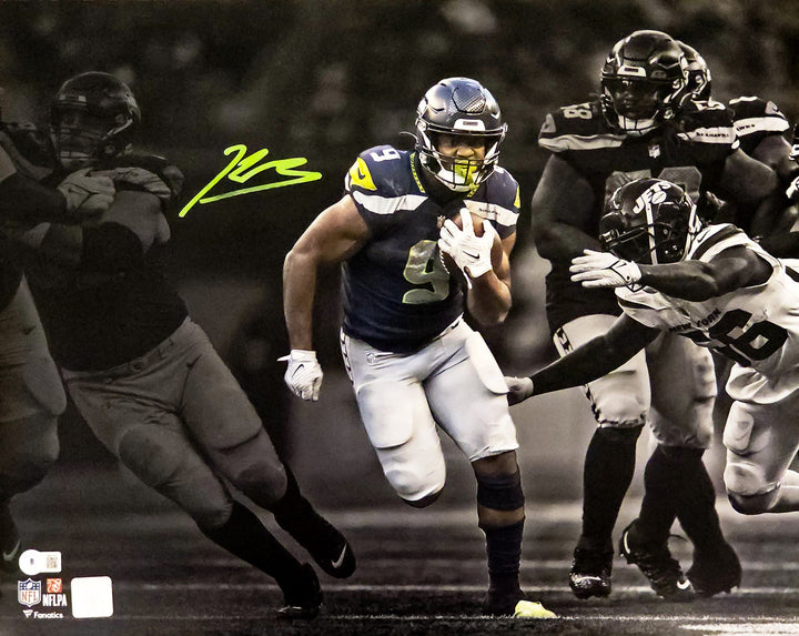 Kenneth Walker III Signed 16x20 Photo Seattle Seahawks Spotlight Beckett Witness