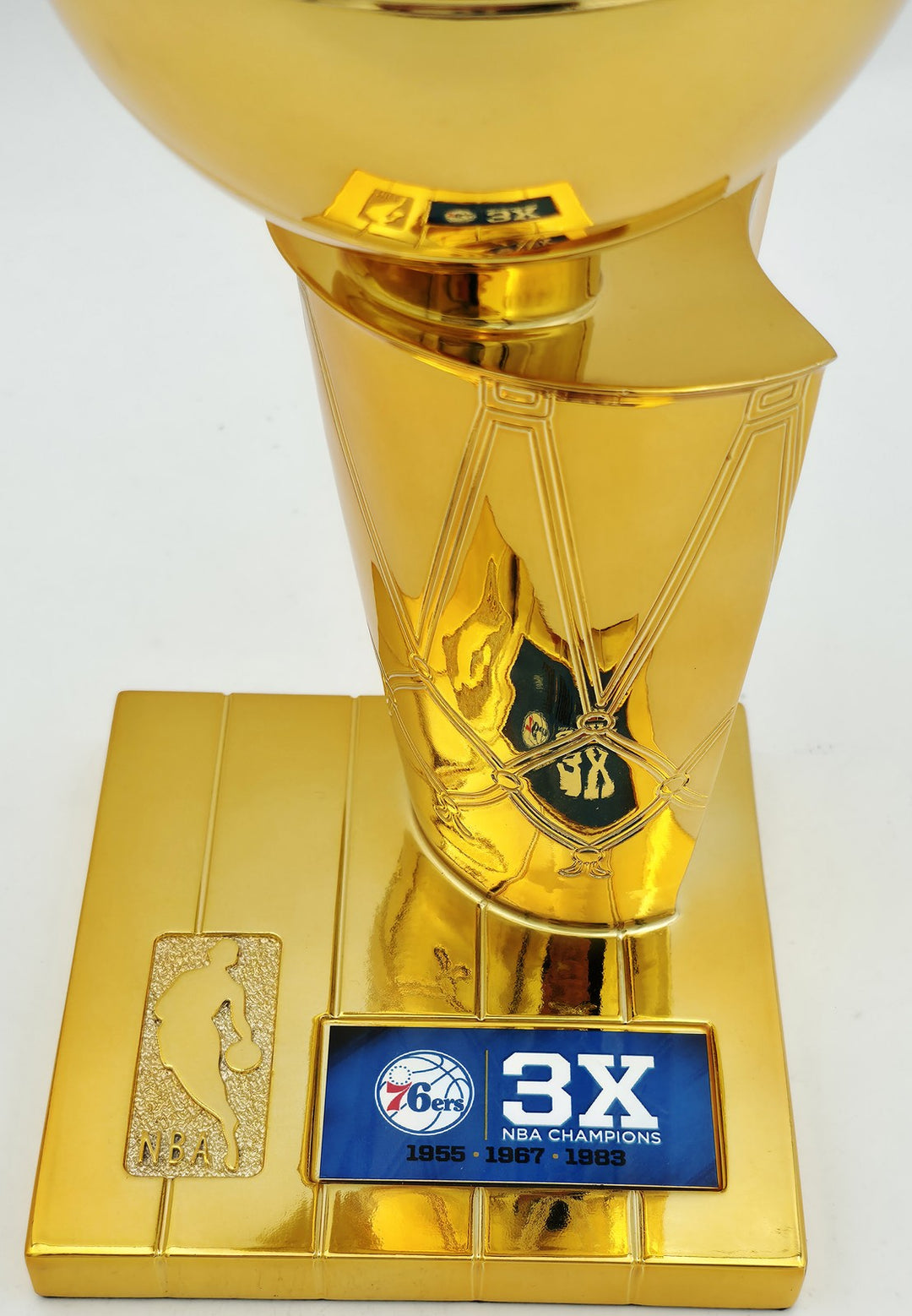 Julius "Dr. J" Erving Auto Fanatics 76ers NBA Champions Mini Trophy Beckett Wit