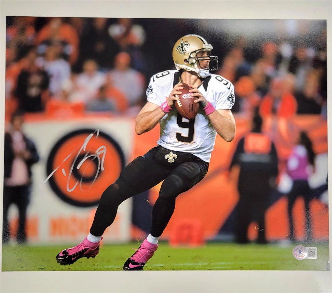 Drew Brees autograph signed New Orleans Saints 11x14 Photo (B) ~ Beckett BAS