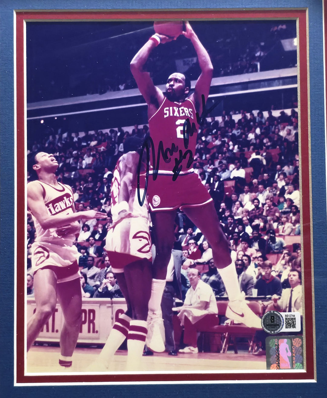 Moses Malone Signed Framed 8x10 Photo Philadelphia 76ers Beckett QR #BS12744
