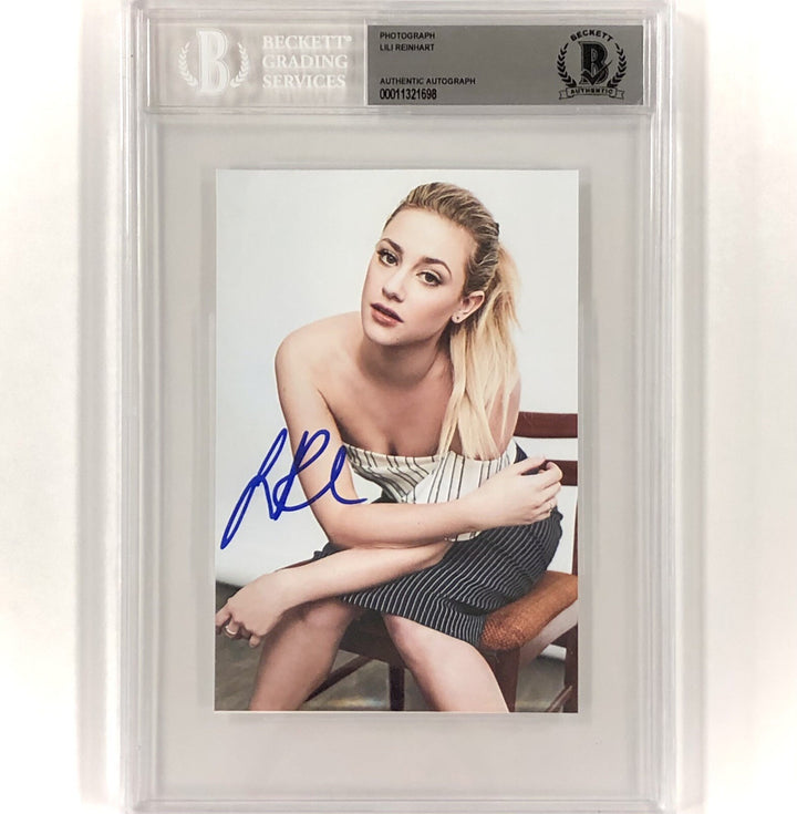 Riverdale actress Lili Reinhart autograph signed 4x6 Photo 1 Beckett BAS COA